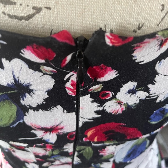 White House Black Market fit and flare dress - Picture 7 of 9